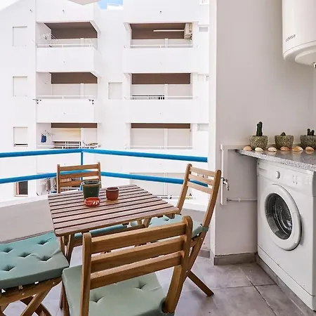 Ricardo-200m Zum Apartment